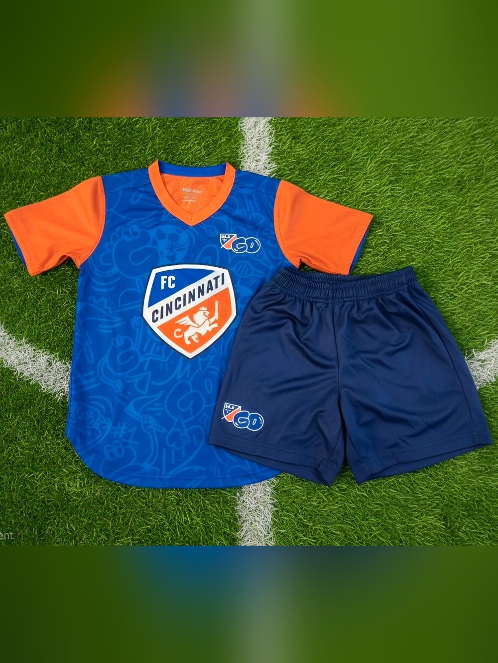 FC Cincinnati Kids Soccer Jersey and Shorts - Blue & Orange Reversible YLarge